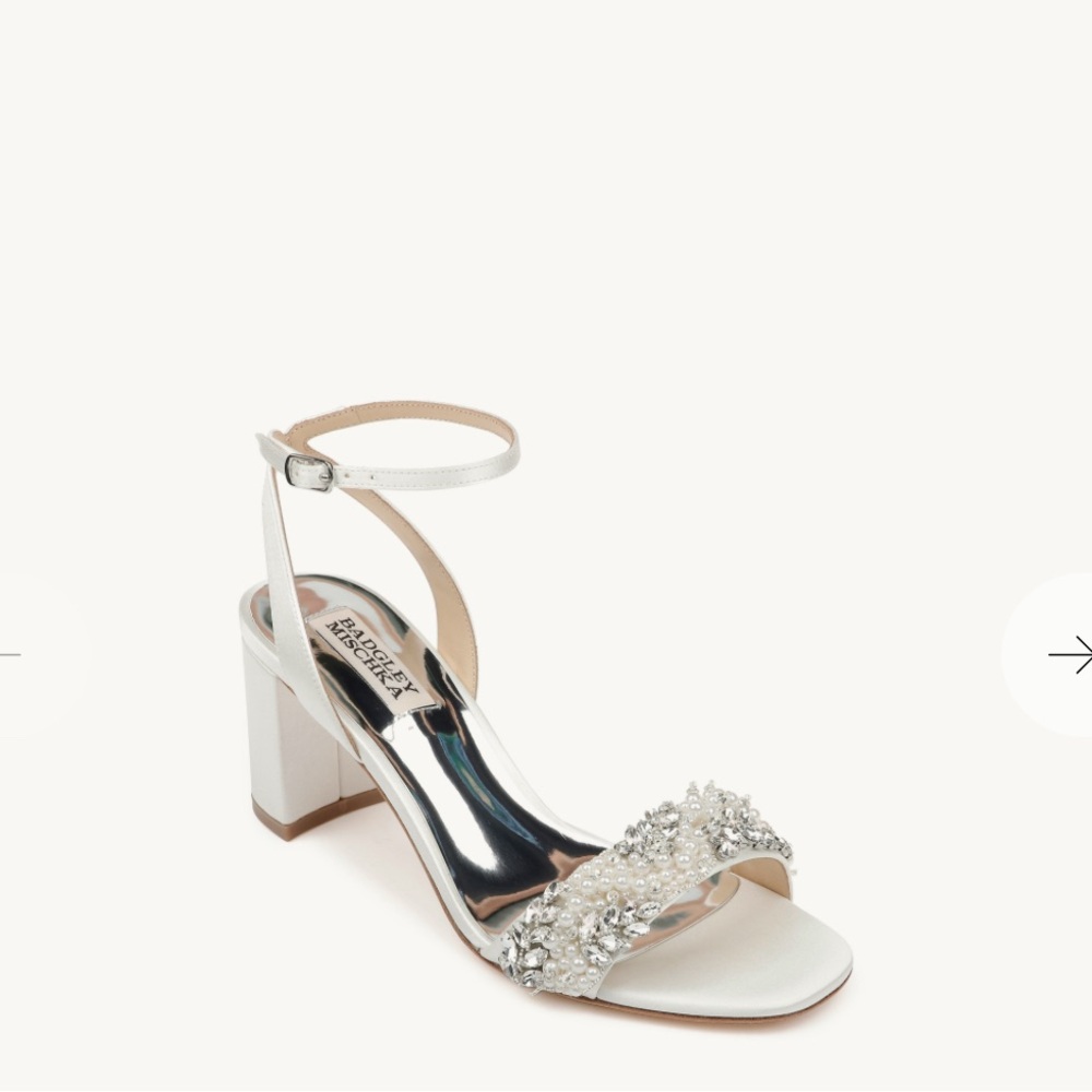 NWOB Women's Badgley Mischka Clara Embellished Sandals size 6